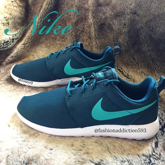 Nike Women's Roshe One teal green running shoes - Picture 2 of 4
